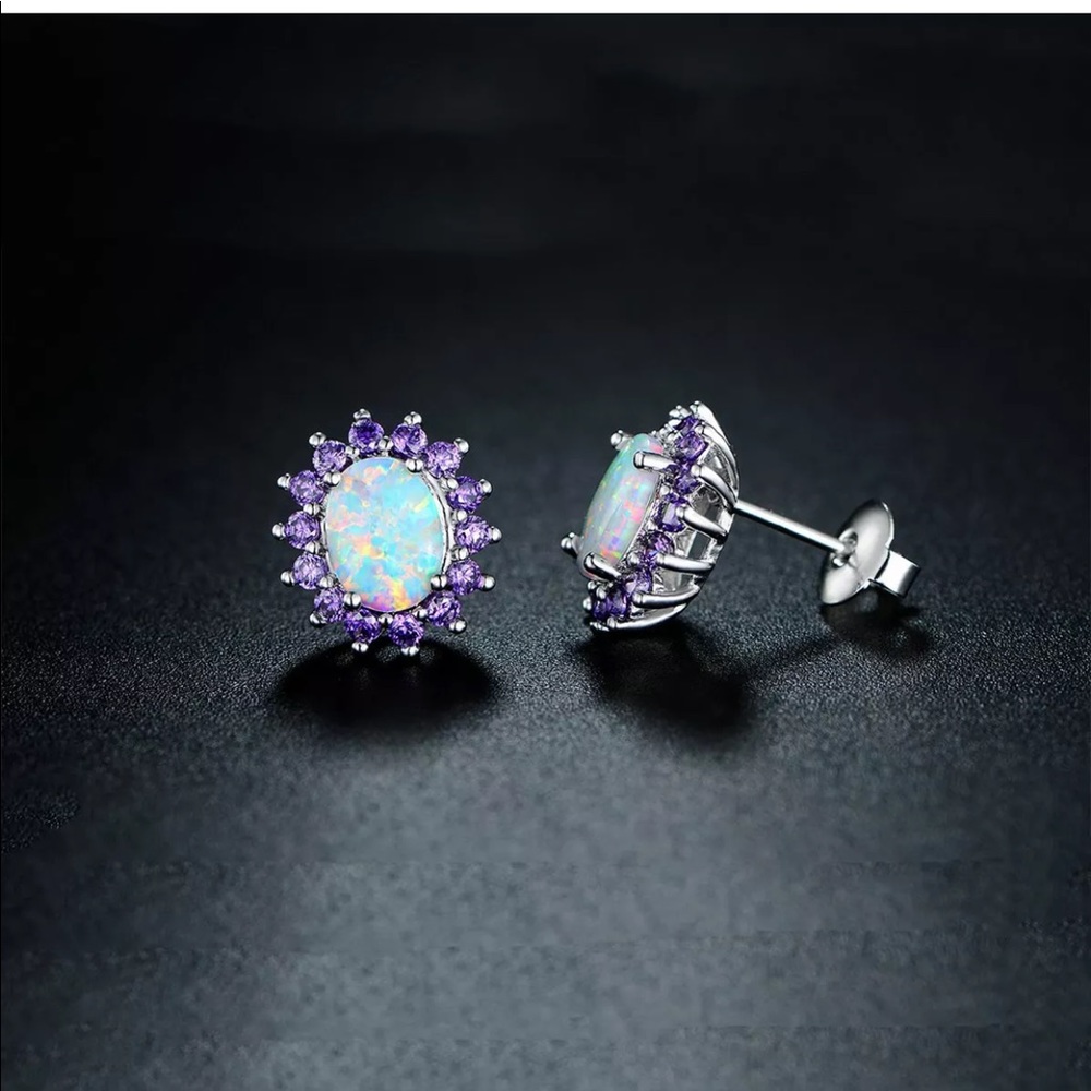 New Beautiful 18K White G Oval Opal Stud Earrings - Picture 2 of 5